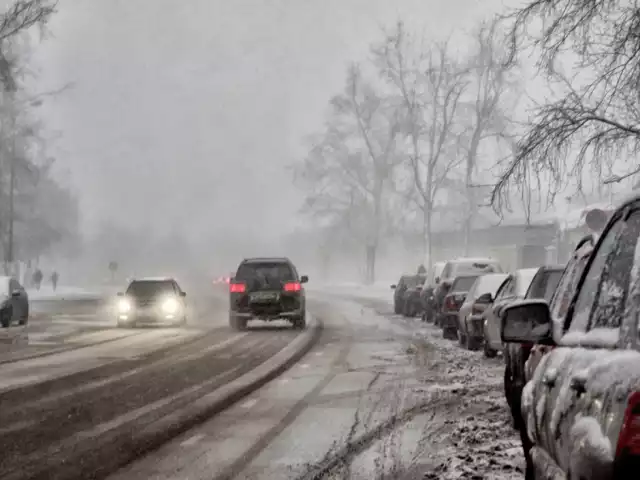 - To była szklanka! - mówi jedna z mieszkanek, która próbowała dotrzeć do pracy. - Koła boksowały w autach, które próbowały podjechać pod górę.