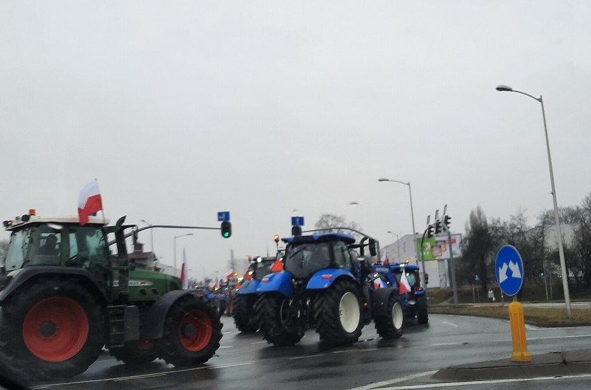 Ogromne traktory robią wrażenie. takiego widoku w centrum...