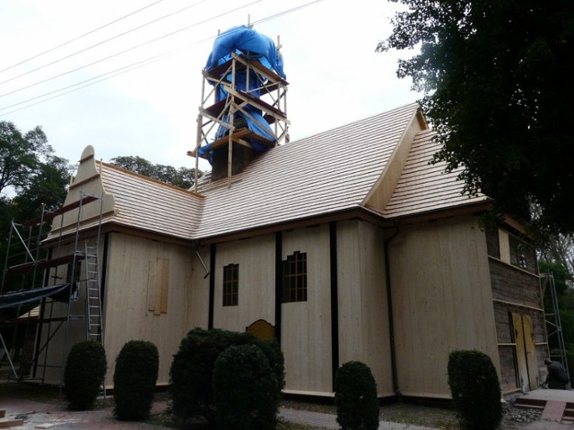 Kościół w Rossoszycy. Remont zewnętrznych ścian rossoszyckiego kościoła ma zakończyć się do końca października tego roku