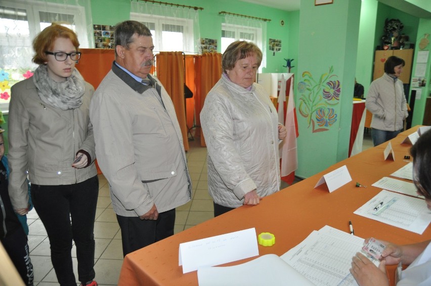 Rok 2015, głosowanie w Juchowie (gmina Borne Sulinowo)