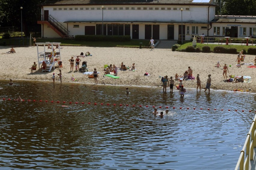 Strzeżone kąpielisko z piaszczystą plażą, brodzikiem dla...