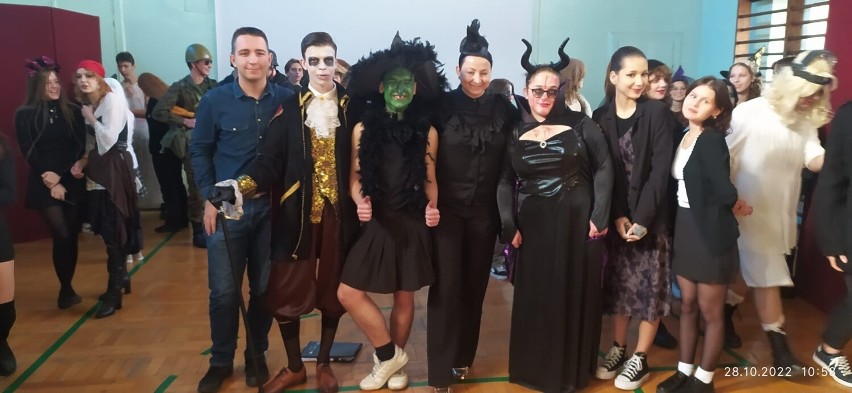 Halloween w I Liceum imienia Juliusza Słowackiego w Skarżysku - Kamiennej. Zobacz zdjęcia