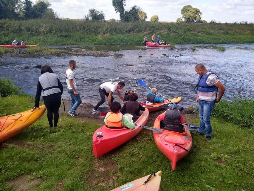 Mieszkańcy świetnie bawili się na sołeckim spływie kajakowym