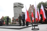 Gdańsk. Obchody rocznicy zakończenia II wojny światowej pod pomnikiem Tym co za polskość Gdańska