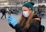 Maseczki zabiją koronawirusa i... się rozłożą. Projekt Politechniki Łódzkiej