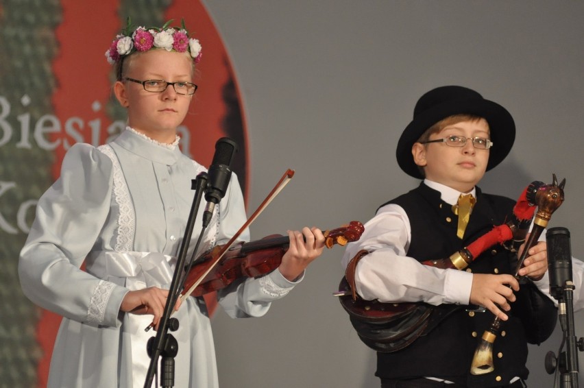  Stowarzyszenie Muzyków Ludowych w Zbąszyniu, kultywuje muzykę koźlarską i grę na instrumentach ludowych