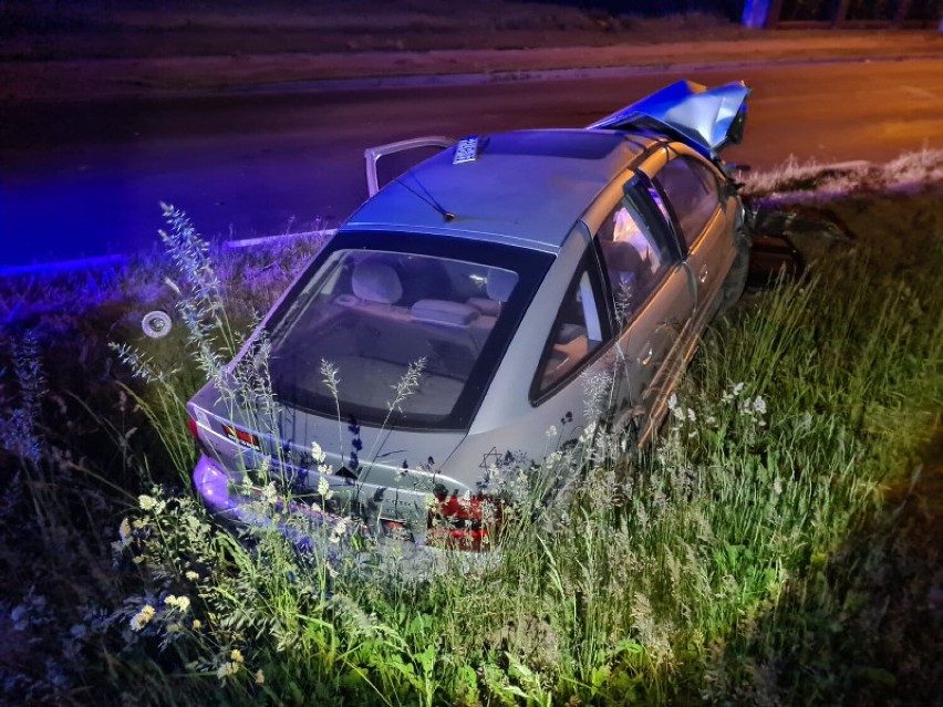 Dubin. Pijany i bez uprawień kierował samochodem. Uderzył w płot i próbował to załatwić "po cichu"