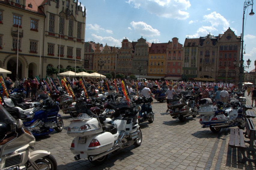 Wrocław: Piękne motocykle na Rynku (ZDJĘCIA, FILMY)