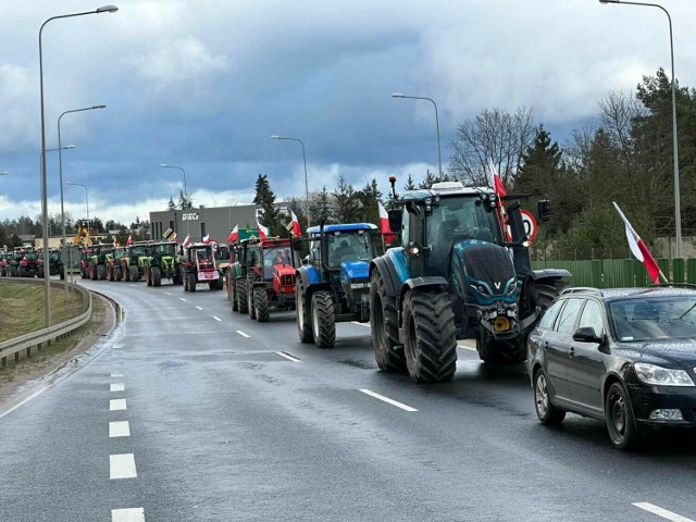 Zdjęcia przedstawiają protesty pod Poznaniem i manifestujących rolników z powiatu nowotomyskiego!