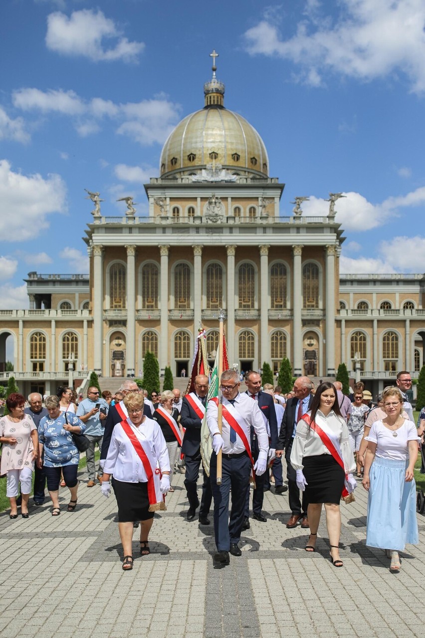 Jubileuszowa XXX Krajowa Pielgrzymka Sołtysów w Licheniu. Swoje  świętowanie postanowili połączyć z pomocą naszym wschodnim sąsiadom