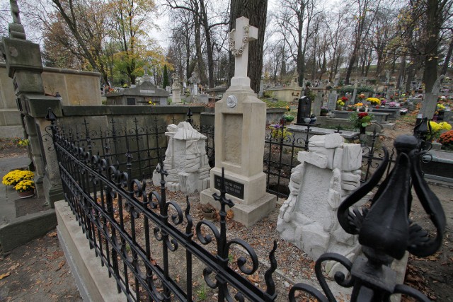 Cmentarz Kamienna Góra: Starostwo apeluje, by w miarę możliwości na cmentarze iść pieszo