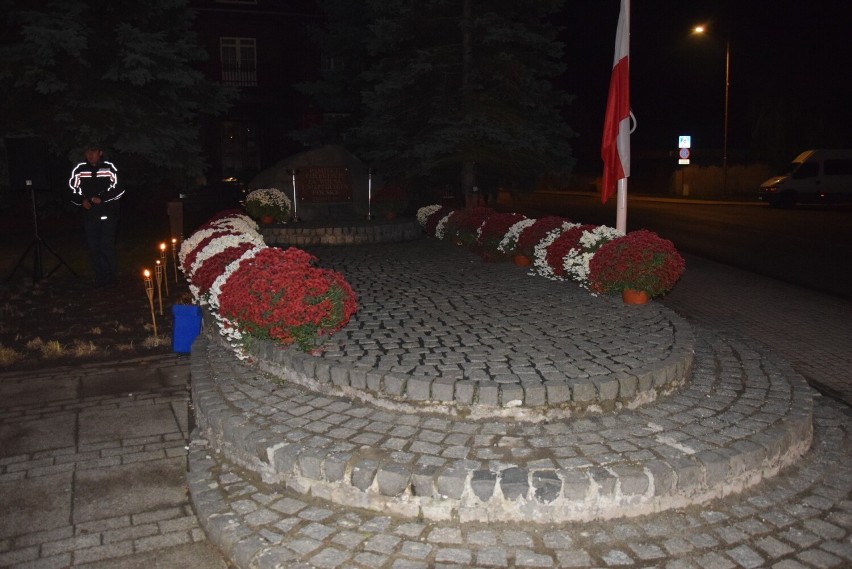 Święto na placu Konstytucji 3 Maja w Małomicach. Dekoracje...