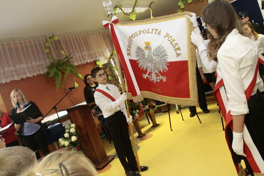 SP Łebcz im. Polskich Noblistów ma swój sztandar, grudzień...