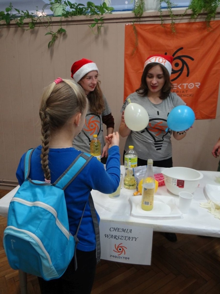 I Festiwal Świątecznych Inspiracji Naukowych w Sandomierzu z doświadczeniami i... słodkościami   