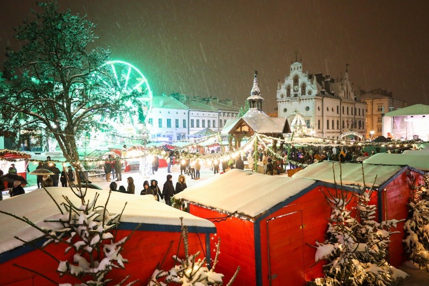 2 grudnia na rzeszowskim Rynku odbyło się oficjalne otwarcie...
