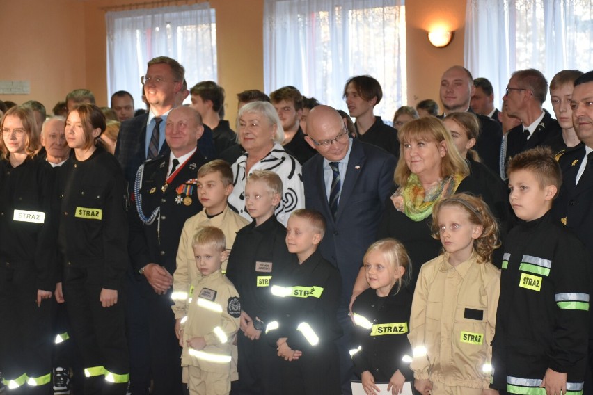 Zdjęcia z uroczystości wręczenia promes dla Młodzieżowych...