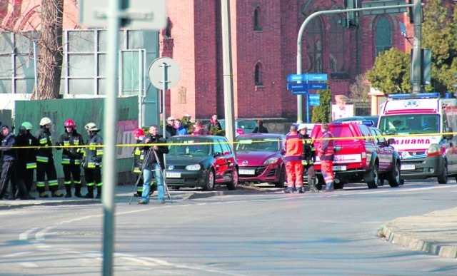 Ulica Narutowicza była wczoraj 2 godziny zamknięta dla ruchu.  Tajemnicza skrzynka postawiła na nogi policję, straż, pogotowie