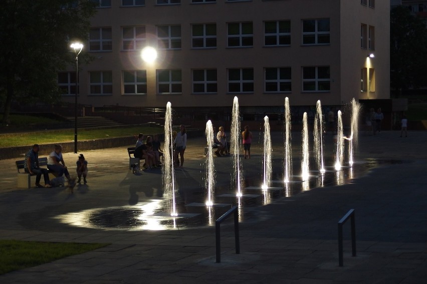 Mała galeria - Iluminacja świetlna fontanny na osiedlu Zachód 