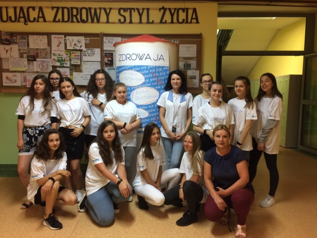 25 dziewcząt z klas drugich rzepińskiego liceum brało udział w ogólnopolskim programie  „Zdrowa Ja”.