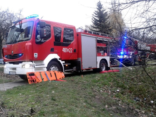 Pożar w Jaworznie. W pustostanie pojawił się ogień, bezdomni poszkodowani