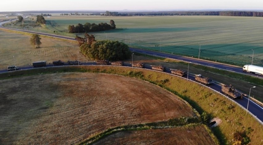 Niemieckie czołgi na autostradzie A4. Koniec ćwiczeń (ZDJĘCIA)