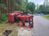 Wypadek ciągnika rolniczego w Wólce Kuligowskiej (gmina Poświętne). Nie żyje kierowca traktora