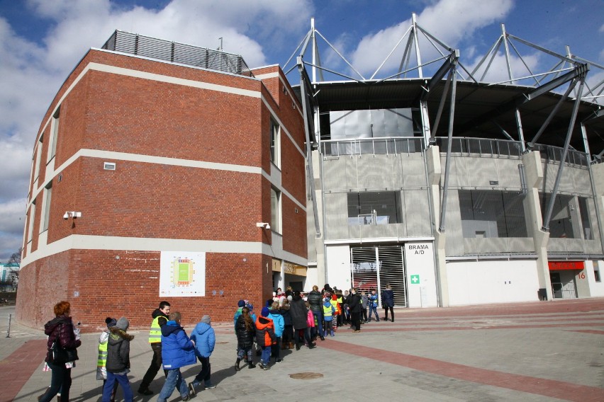 Uczniowie zwiedzają stadion Widzewa Łódź [ZDJĘCIA]
