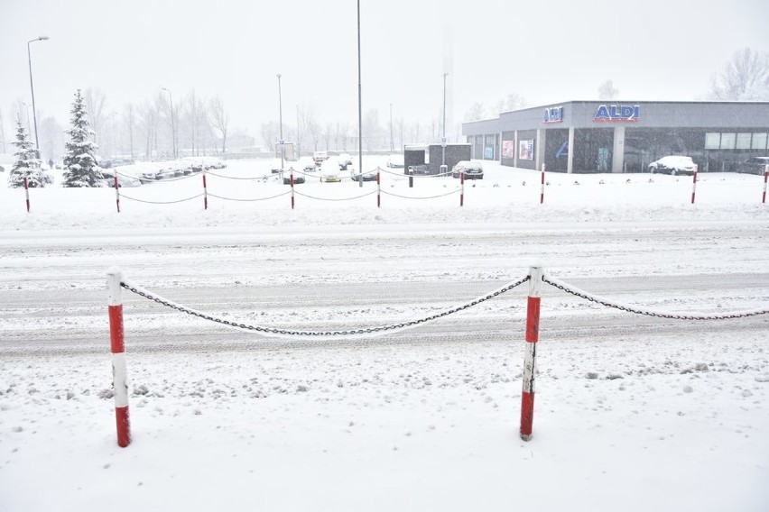 Wałbrzych: Miasto obsypane śnieżnym puchem [ZDJĘCIA]