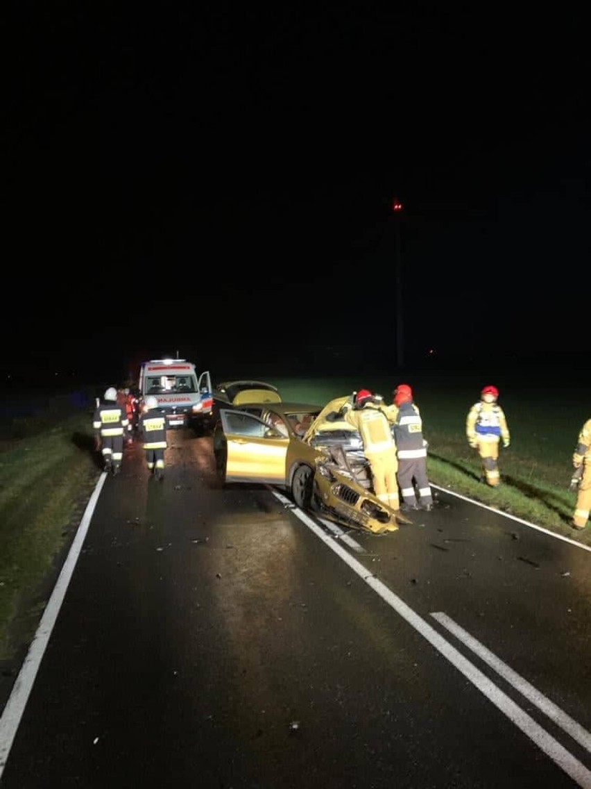 W Nowej Wsi 24-letni mieszkaniec gminy Żerków doprowadził do zderzenia z BMW, którym kierowała mieszkanka Grodziska Mazowieckiego