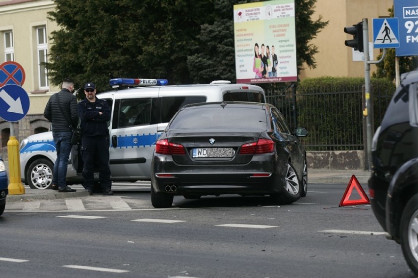 Wypadek na ulicy Żołnierzy II Armii Wojska Polskiego w Legnicy [ZDJĘCIA]  