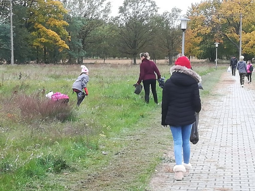 Razem z rodzicami posprzątały swój mały świat