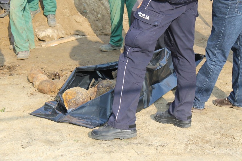 Znaleźli ludzkie szczątki przy budowie kanalizacji
