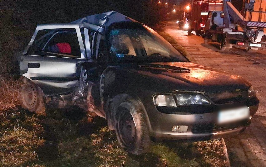 31-letni kierujący oplem "ściął" latarnię na ul. Bohaterów Getta w Przemyślu. Był pijany [ZDJĘCIA]