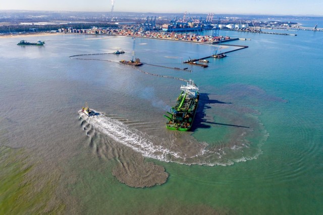 Trwa budowa powierzchni składowej i nabrzeża T3 w Baltic Hub | GALERIA