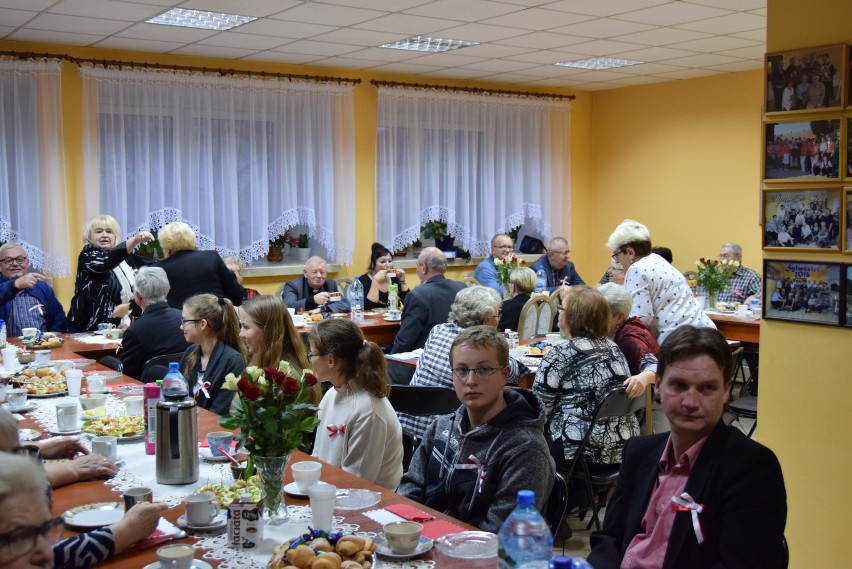 Wieczornica niepodległościowa w trzcielskim klubie seniora