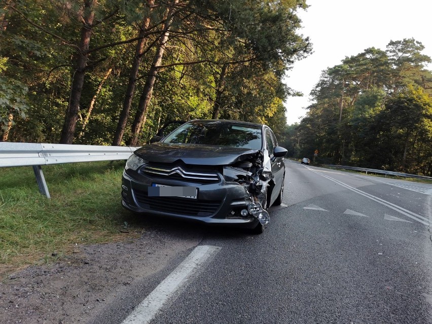 Zderzenie dwóch samochodów na skrzyżowaniu Wiejska - K62 we...