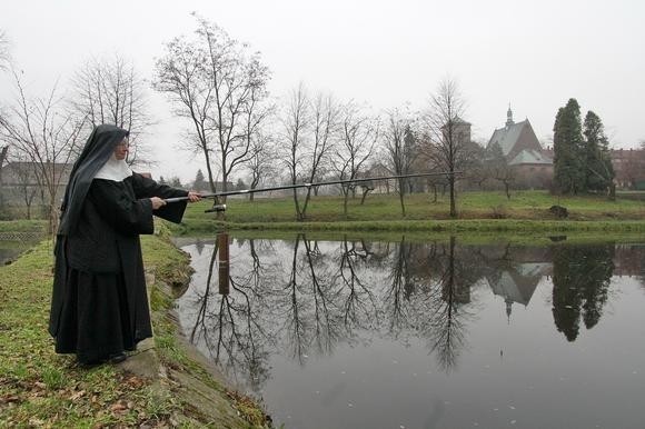Czytaj cały tekst: Dzień z życia mniszek z klasztoru...