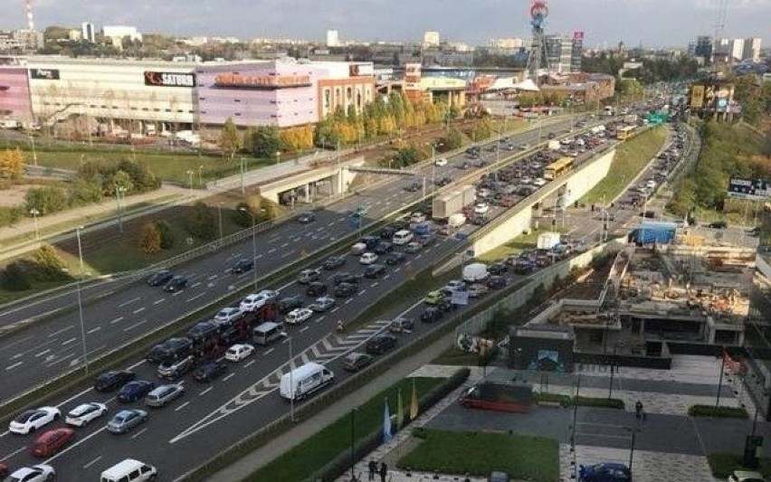 Ogromne utrudnienia w Katowicach, ciężarówka zablokowała...