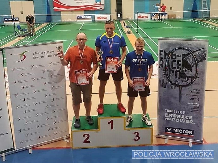 Funkcjonariusz z Wrocławia złotym medalistą Mistrzostw Polski Amatorów w Badmintonie