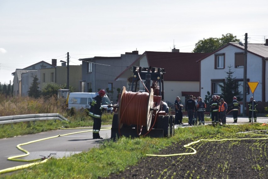 Linia gazowa przerwana - ewakuowano ponad 30 mieszkańców domostw przy ul.  Kosynierów Miłosławskich, Witkowo 2019