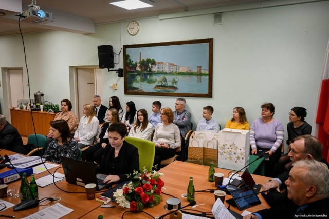 Nagrody dla laureatów Testu Wiedzy o Rodzie Łubieńskich i Cukrowni Łubna zostały wręczone w środę, 30 listopada podczas sesji Rady Miasta w Kazimierzy Wielkiej
