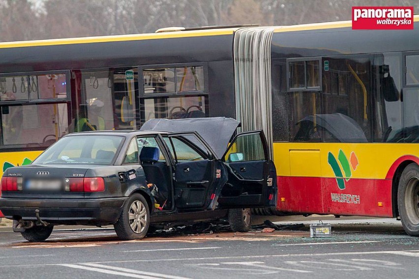 Wałbrzych: Wypadek autobusu na ul. Uczniowskiej [AKTUALIZACJA]