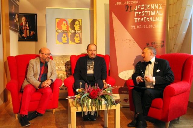 Aktorzy: Artur Barciś i Cezary Żak oraz dyrektor artystyczny Jesiennego Festiwalu Teatralnego Janusz Michalik