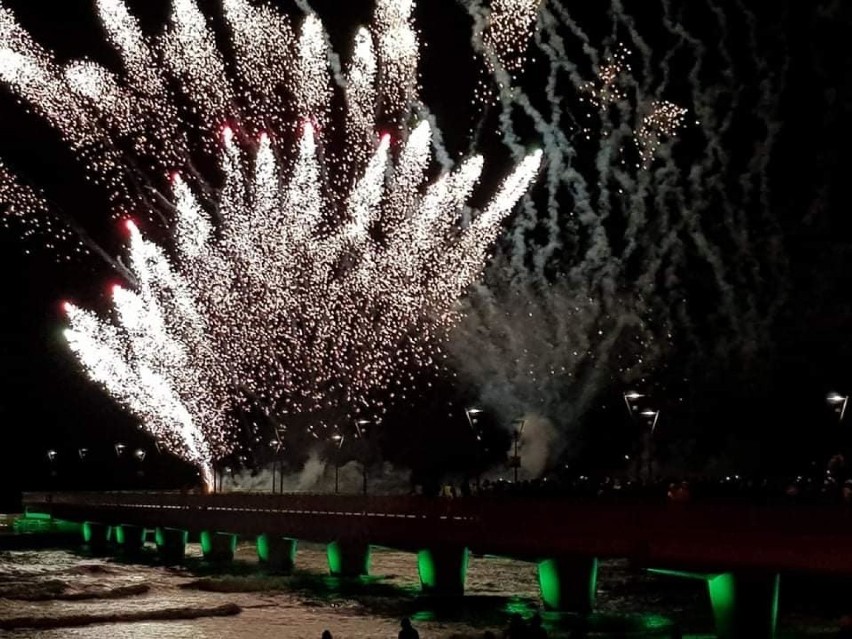 Wielu kołobrzeżan i turystów powitało nowy rok na otwartej imprezie sylwestrowej na molo