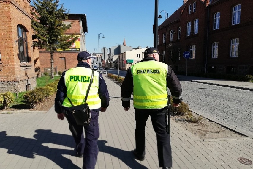 Przy patrolach na terenie miasta współpracują policjanci,...