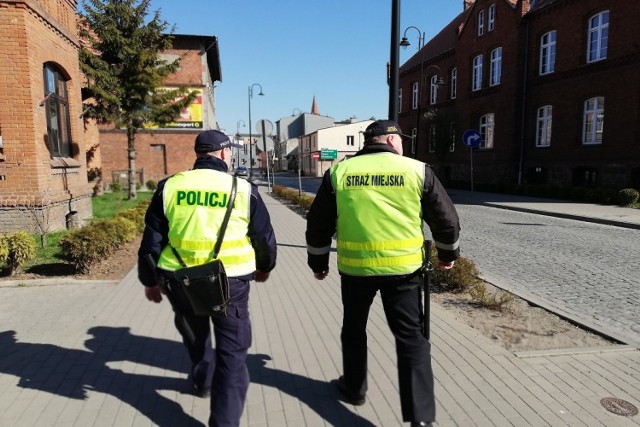 Przy patrolach na terenie miasta współpracują policjanci, strażnicy miejscy i żołnierze