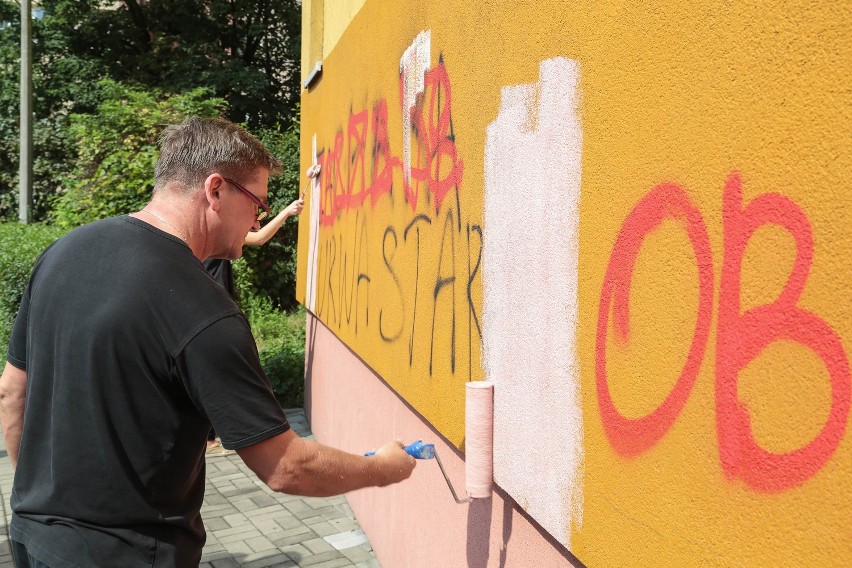 Kraków: Pogromcy Bazgrołów walczą z pseudograficiarzami [ZDJĘCIA]