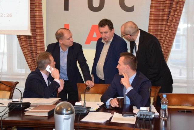 Druga sesja nowej rady miasta - wybór wiceprzewodniczących rady, szefów komisji, ustalenie zarobków prezydenta miasta... - Zielona Góra - 27 listopada 2018