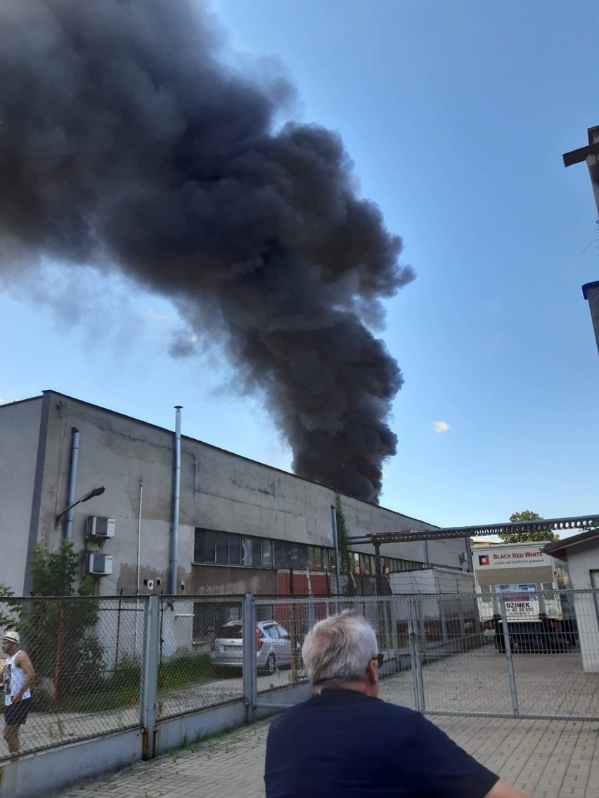 Pożar w Ozimku w zakładzie przy ulicy Kolejowej