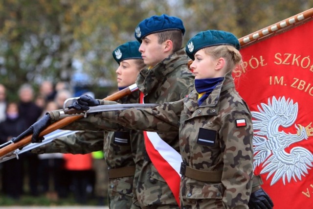 Coraz więcej młodych osób planuje związać swoją przyszłość z wojskiem. To m.in. z tego względu Zespół Szkół nr 1 we Wronkach zamierza uruchomić Oddział Przygotowania Wojskowego w Technikum nr 1